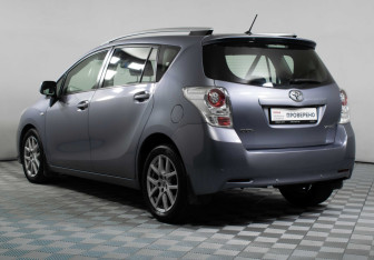 Подержанный автомобиль Toyota Verso 2012 года (7 фото)