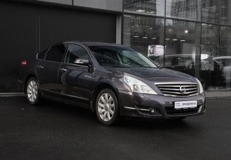 Подержанный автомобиль Nissan Teana 2010 года (3 фото)