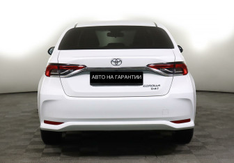 Подержанный автомобиль Toyota Corolla Sedan 2022 года (4 фото)
