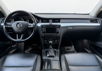 Подержанный автомобиль Skoda Superb Liftback 2014 года (13 фото)