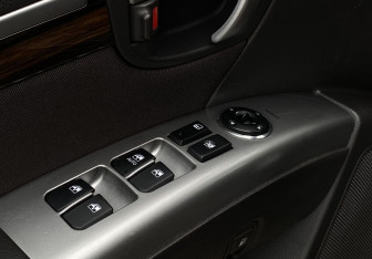 Подержанный автомобиль Hyundai Santa Fe 2012 года (17 фото)