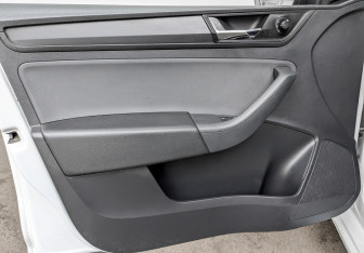 Подержанный автомобиль Skoda Rapid Liftback 2019 года (19 фото)