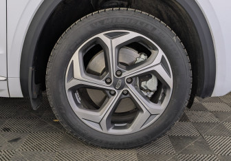 Подержанный автомобиль Geely Monjaro 2024 года (12 фото)