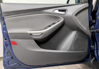 Подержанный автомобиль Ford Focus Hatchback 2013 года (19 фото)