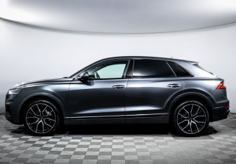 Подержанный автомобиль Audi Q8 2019 года (8 фото)