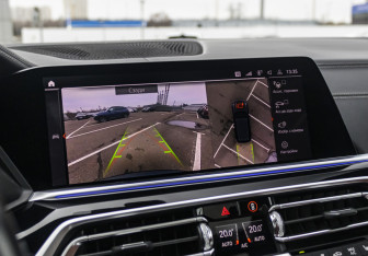 Подержанный автомобиль BMW X5 2018 года (22 фото)