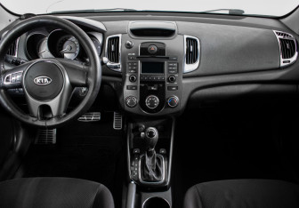 Подержанный автомобиль Kia Cerato Sedan 2011 года (11 фото)