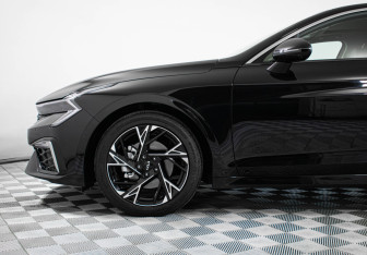 Подержанный автомобиль Kia K5 2025 года (24 фото)