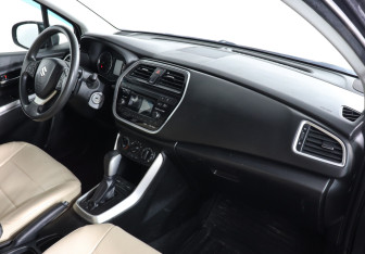 Подержанный автомобиль Suzuki SX4 Hatchback 2016 года (6 фото)