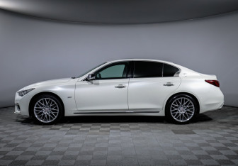 Подержанный автомобиль Infiniti Q50 2022 года (8 фото)