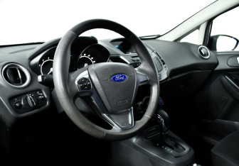 Подержанный автомобиль Ford Fiesta Sedan 2017 года (9 фото)