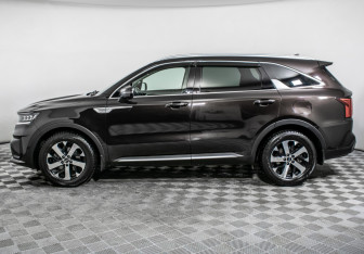Подержанный автомобиль Kia Sorento 2021 года (8 фото)