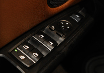 Подержанный автомобиль BMW X6 2016 года (21 фото)