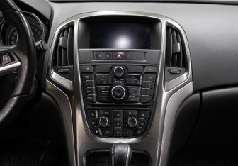 Подержанный автомобиль Opel Astra Hatchback 2011 года (15 фото)