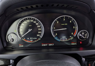 Подержанный автомобиль BMW X6 2016 года (13 фото)