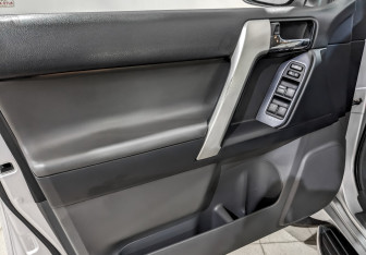 Подержанный автомобиль Toyota Land Cruiser Prado 2013 года (18 фото)