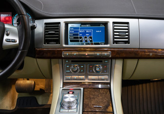 Подержанный автомобиль Jaguar XF Sedan 2008 года (15 фото)