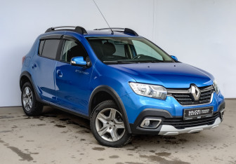 Подержанный автомобиль Renault Sandero 2021 года (3 фото)
