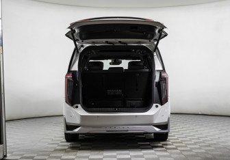 Подержанный автомобиль GAC M8 2023 года (15 фото)