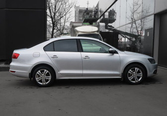 Подержанный автомобиль Volkswagen Jetta Sedan 2011 года (4 фото)