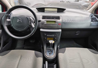 Подержанный автомобиль Citroen C4 Hatchback 2010 года (9 фото)