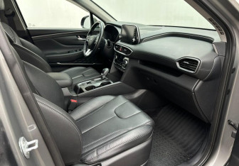 Подержанный автомобиль Hyundai Santa Fe 2019 года (13 фото)