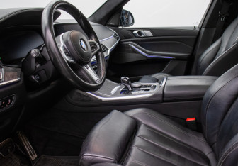 Подержанный автомобиль BMW X7 2020 года (10 фото)