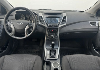 Подержанный автомобиль Hyundai Elantra Sedan 2015 года (9 фото)