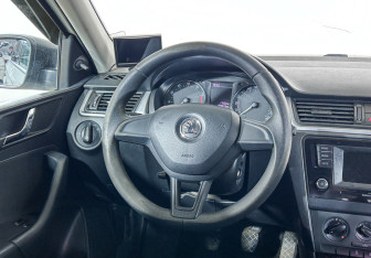 Подержанный автомобиль Skoda Rapid Liftback 2016 года (13 фото)