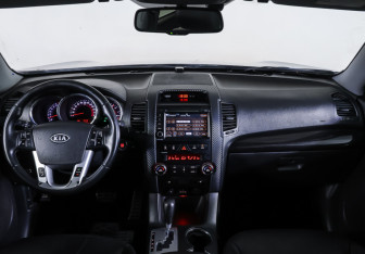 Подержанный автомобиль Kia Sorento 2010 года (18 фото)