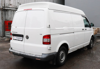 Подержанный автомобиль Volkswagen Transporter Van 2011 года (3 фото)