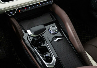 Подержанный автомобиль Geely Monjaro 2023 года (16 фото)