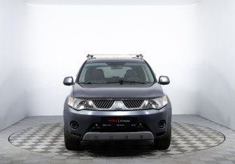 Подержанный автомобиль Mitsubishi Outlander 2008 года (2 фото)