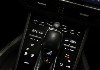 Подержанный автомобиль Porsche Cayenne 2019 года (19 фото)