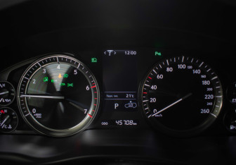 Подержанный автомобиль Lexus LX 2018 года (13 фото)