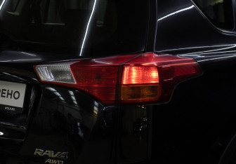 Подержанный автомобиль Toyota RAV4 2015 года (19 фото)