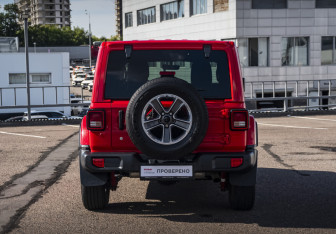 Подержанный автомобиль Jeep Wrangler 2018 года (9 фото)