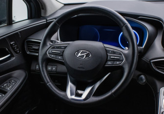 Подержанный автомобиль Hyundai Santa Fe 2021 года (15 фото)