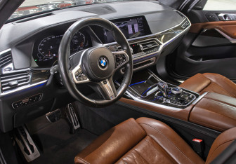 Подержанный автомобиль BMW X7 2019 года (16 фото)