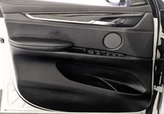 Подержанный автомобиль BMW X6 2016 года (19 фото)