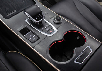 Подержанный автомобиль Omoda C5 2024 года (18 фото)