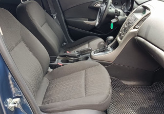Подержанный автомобиль Opel Astra Wagon 2011 года (10 фото)