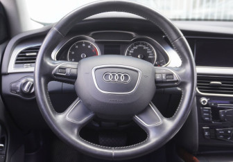 Подержанный автомобиль Audi A4 Sedan 2012 года (14 фото)