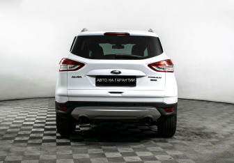 Подержанный автомобиль Ford Kuga 2015 года (4 фото)