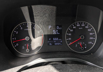 Подержанный автомобиль Kia Rio Hatchback 2021 года (12 фото)