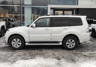 Подержанный автомобиль Mitsubishi Pajero 2015 года (8 фото)
