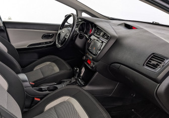 Подержанный автомобиль Kia Ceed Wagon 2017 года (13 фото)