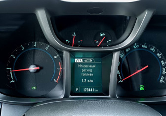 Подержанный автомобиль Chevrolet Orlando 2014 года (22 фото)