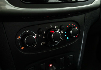 Подержанный автомобиль Renault Logan Sedan 2020 года (9 фото)