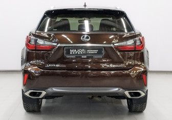 Подержанный автомобиль Lexus RX 2017 года (6 фото)